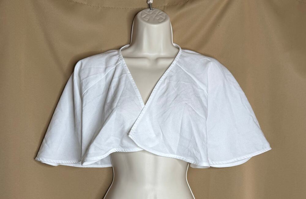 Unique Vintage White Capelet Cape 4X NWOT
